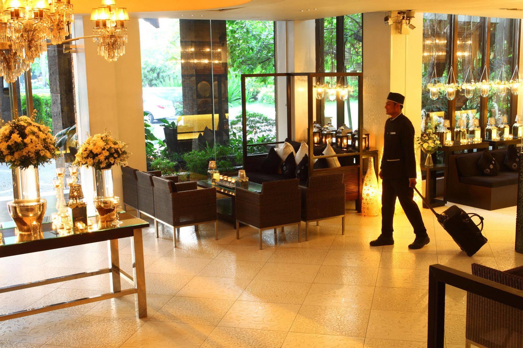 The Sulo Riviera Hotel Quezon City Exterior foto