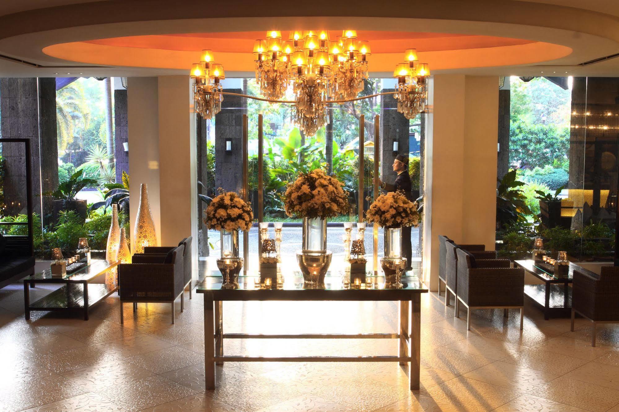 The Sulo Riviera Hotel Quezon City Exterior foto