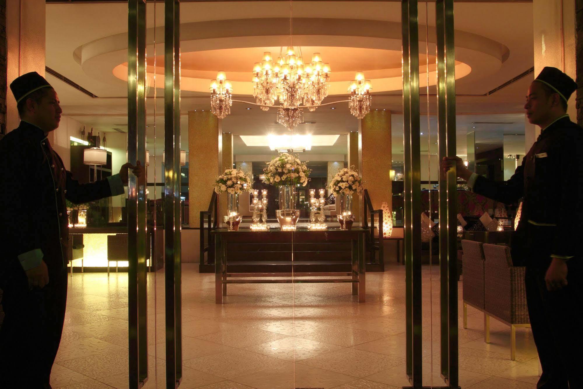 The Sulo Riviera Hotel Quezon City Exterior foto