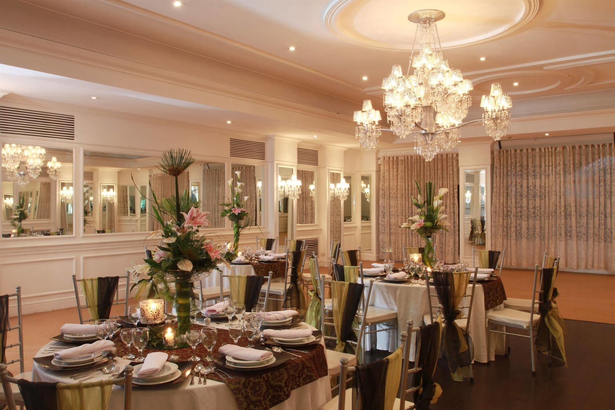 The Sulo Riviera Hotel Quezon City Exterior foto